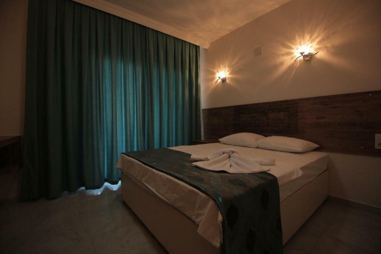 Grand Tas Otel Mut Luaran gambar