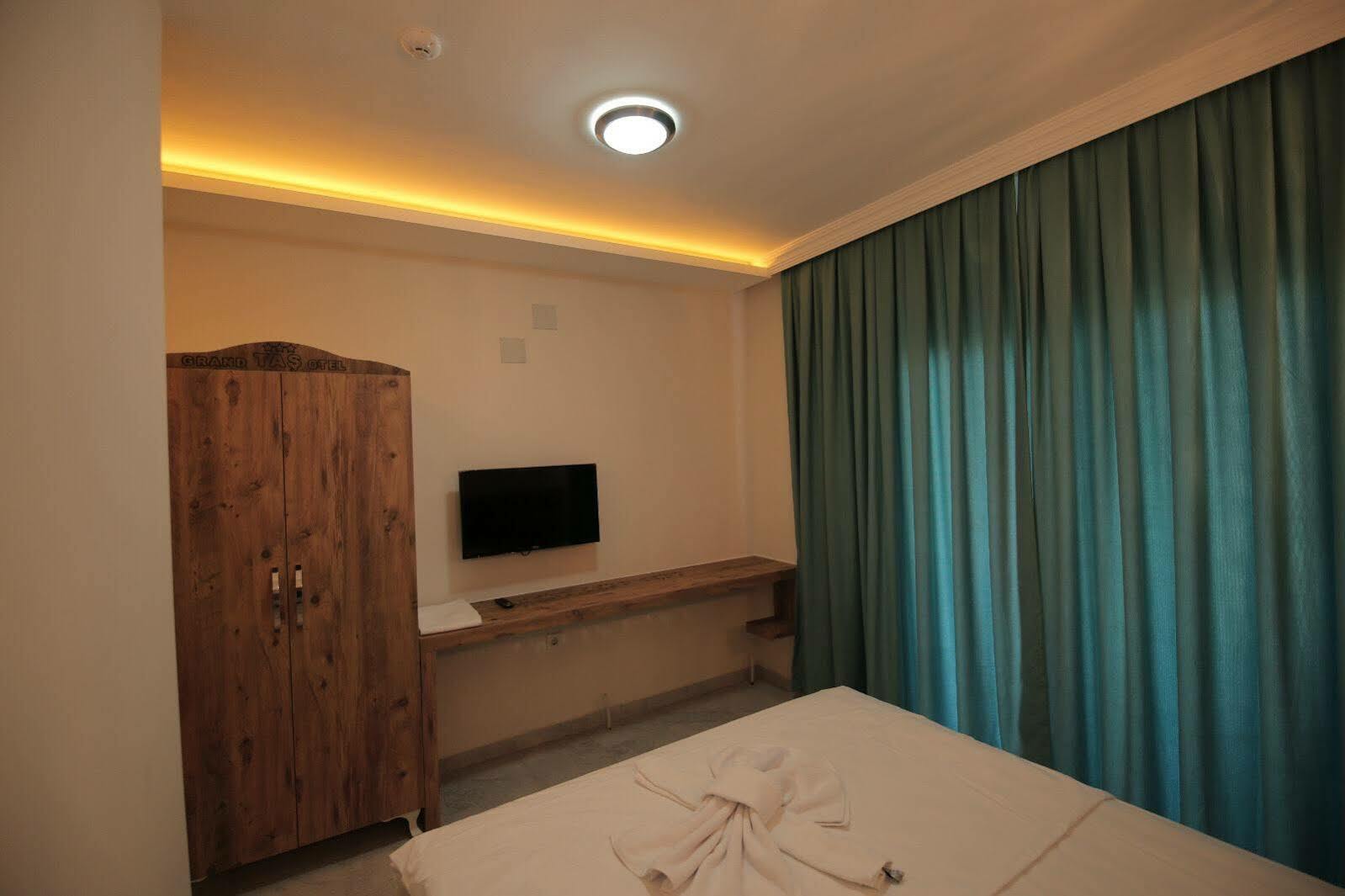 Grand Tas Otel Mut Luaran gambar