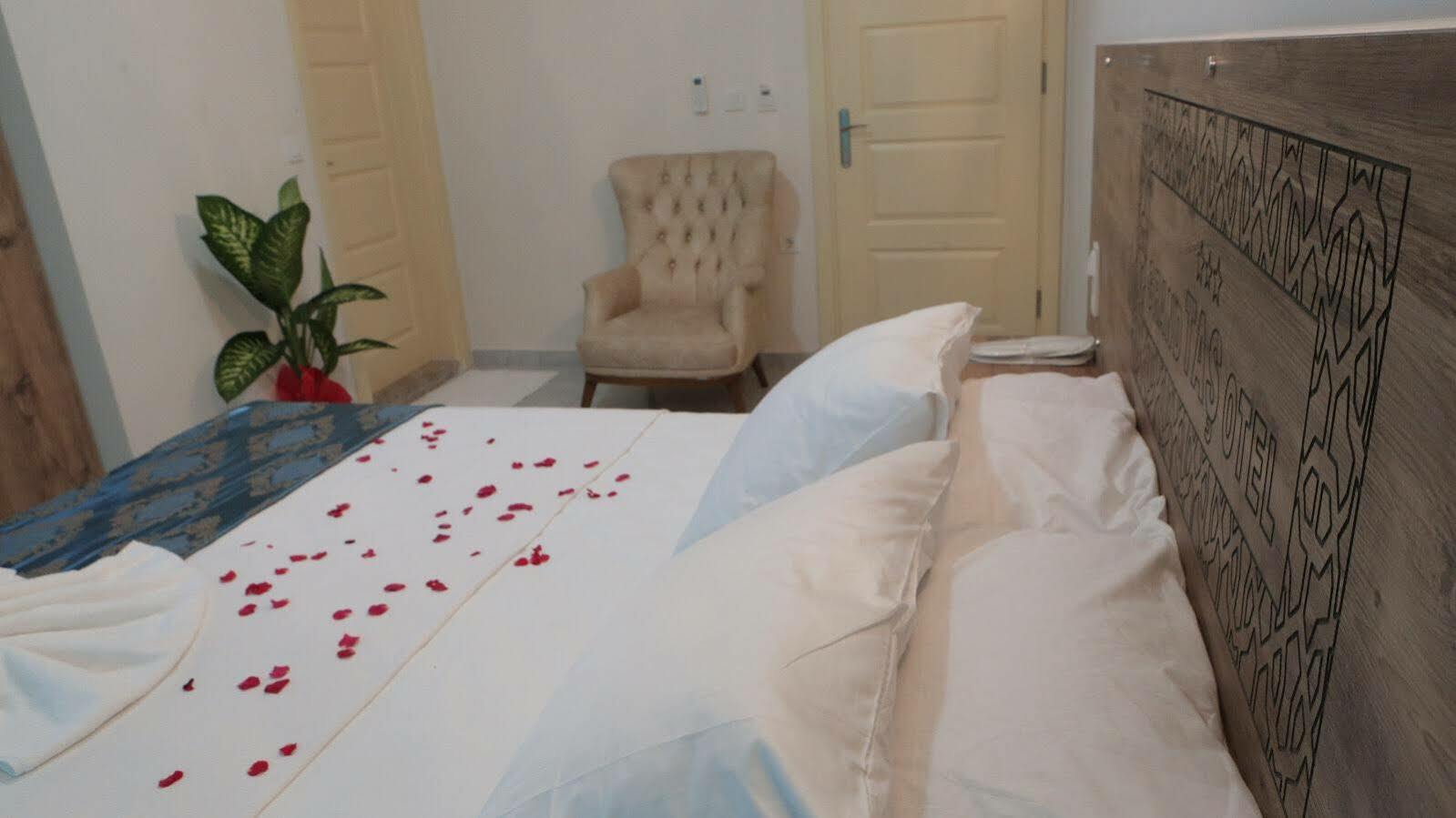Grand Tas Otel Mut Luaran gambar